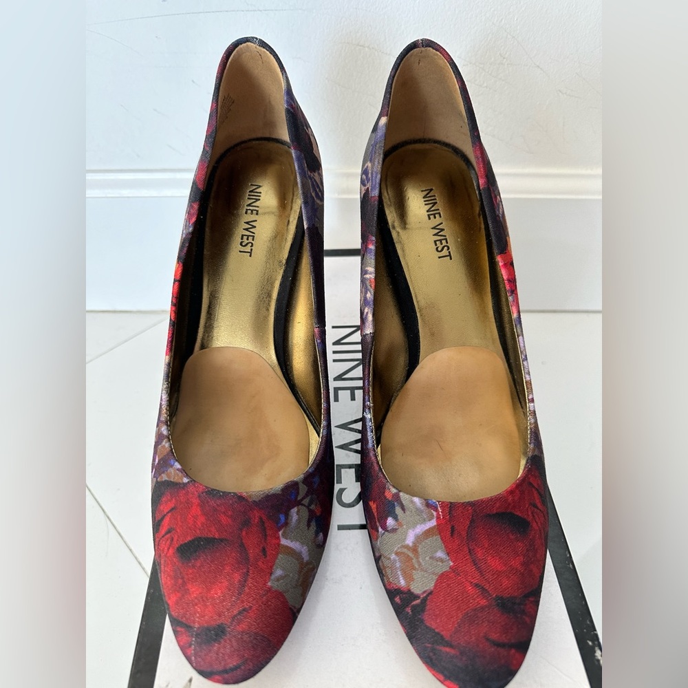 Nine West Floral shoes size 9.5